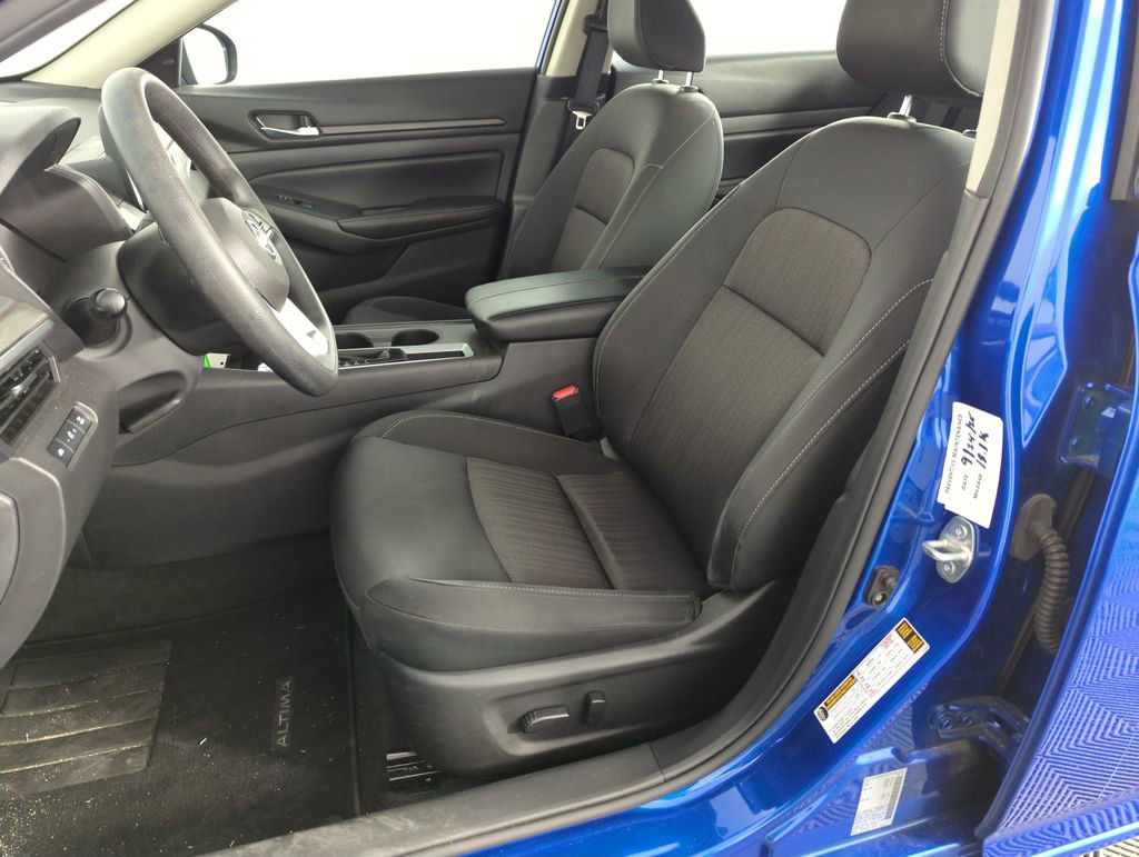 Used 2025 Nissan Altima 2.5 SV image 12