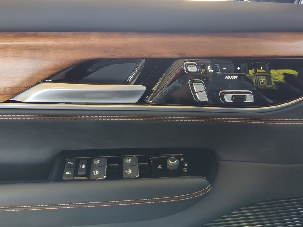 Used 2024 Jeep Grand Wagoneer Series III w/ Rear Seat Video Group 1 image 14