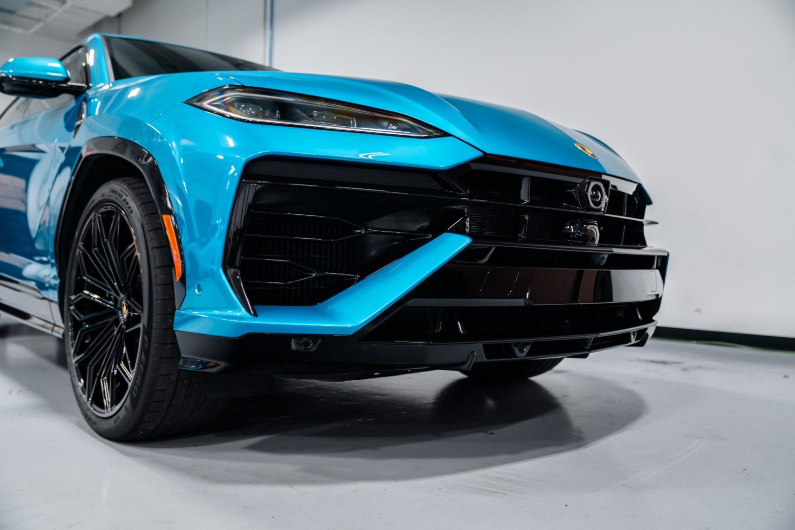 Used 2025 Lamborghini Urus SE AWD/4WD image 34