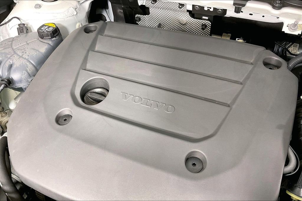 Used 2023 Volvo XC40 B5 Plus w/ Protection Package Premier AWD/4WD image 32
