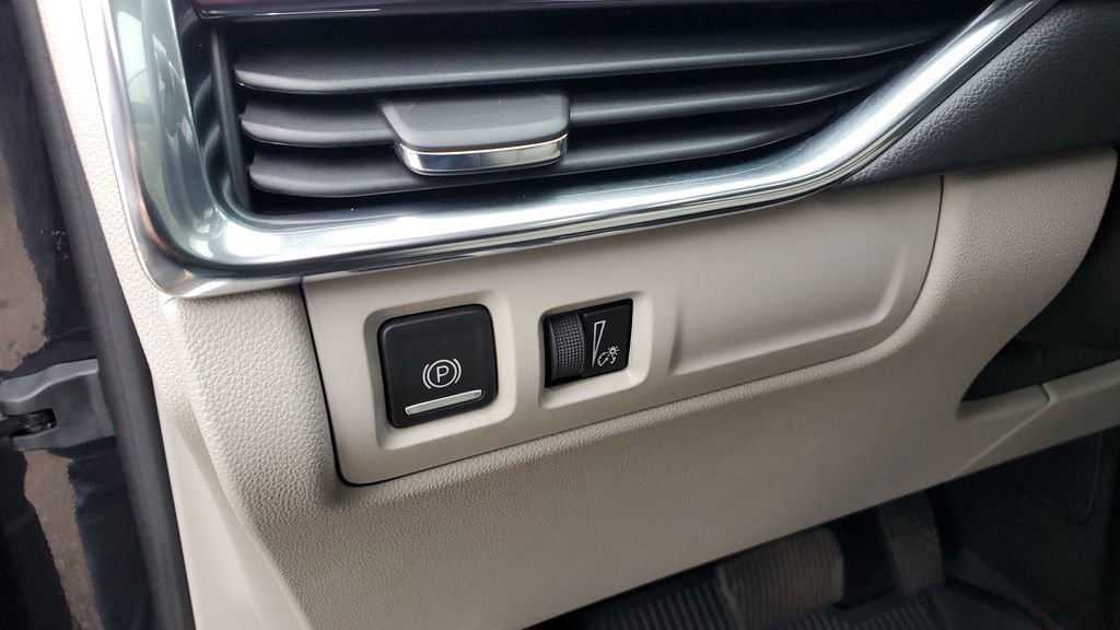 Certified 2023 Cadillac XT4 Luxury image 19