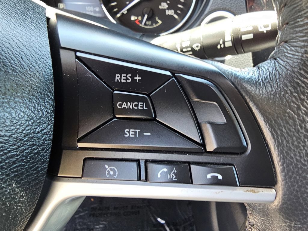 Used 2017 Nissan Rogue SV w/ SV Premium Package FWD image 27