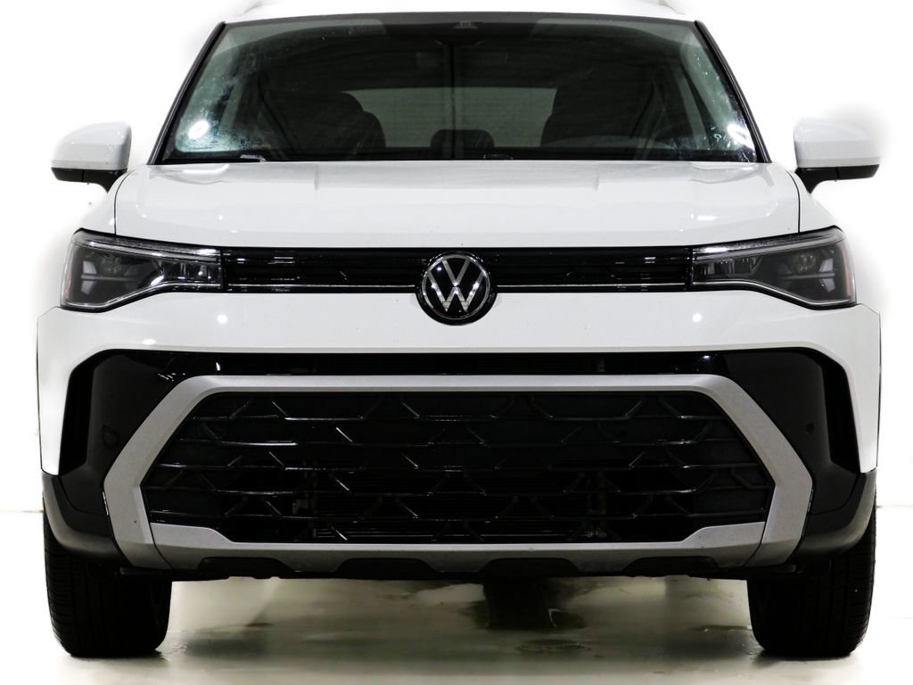 Used 2025 Volkswagen Taos SE AWD/4WD image 2