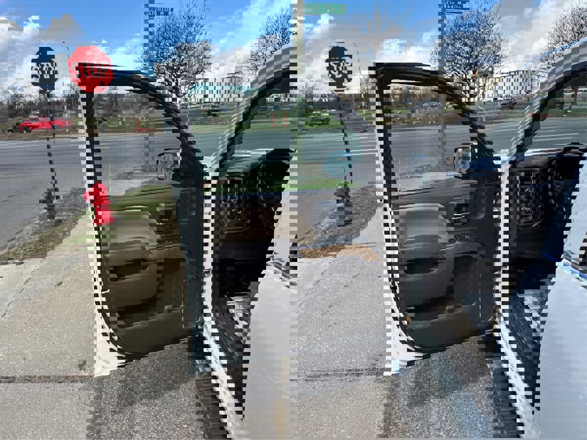 Used 2020 Ford EcoSport S image 26