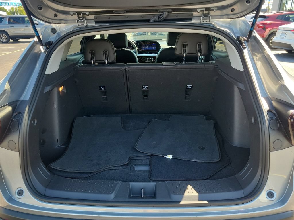 Used 2025 Chevrolet Trax LT FWD image 12
