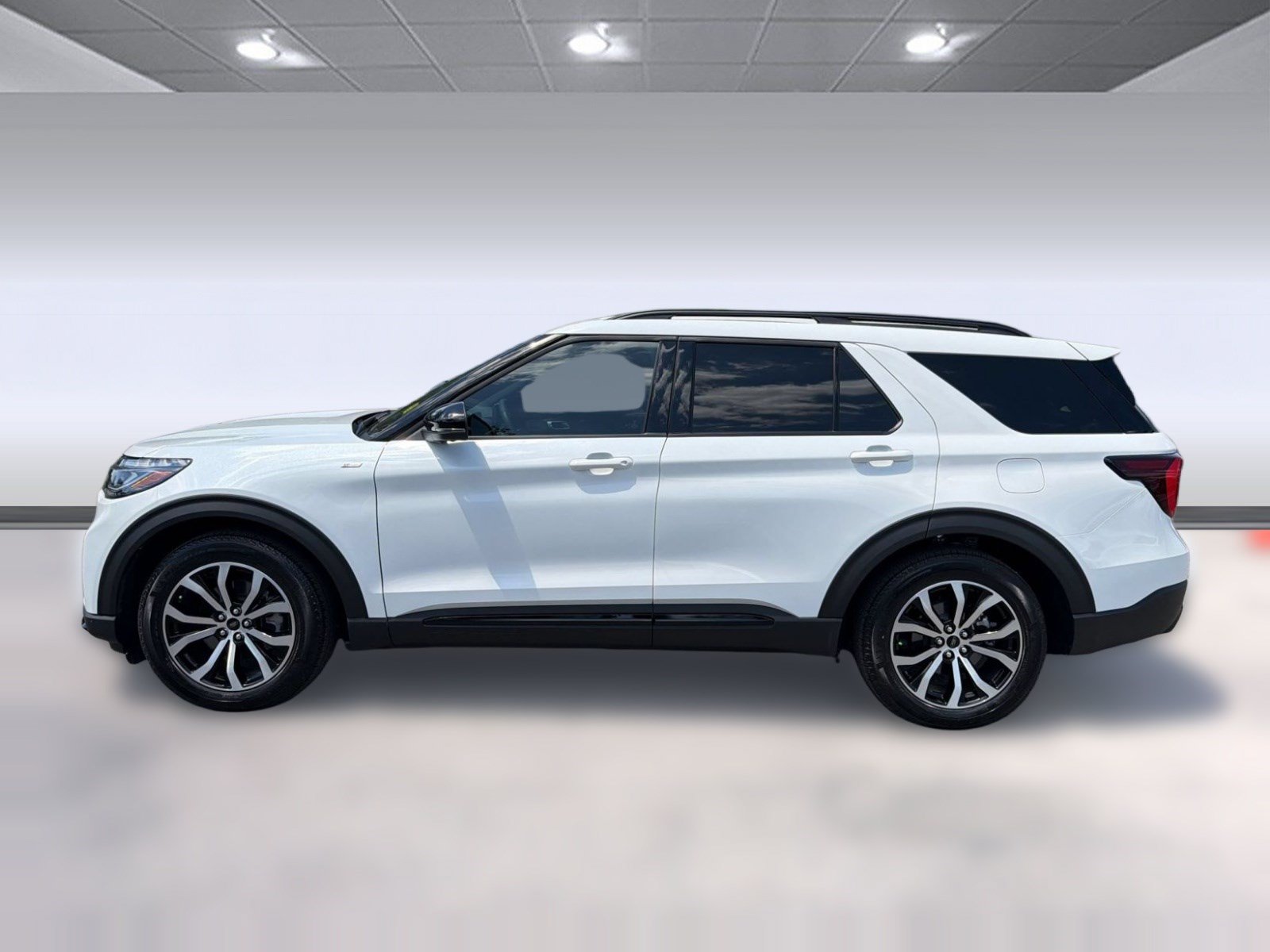Used 2025 Ford Explorer ST-Line w/ Premium Package RWD image 2