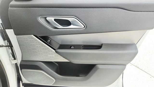 Used 2021 Land Rover Range Rover Velar R-Dynamic S image 24