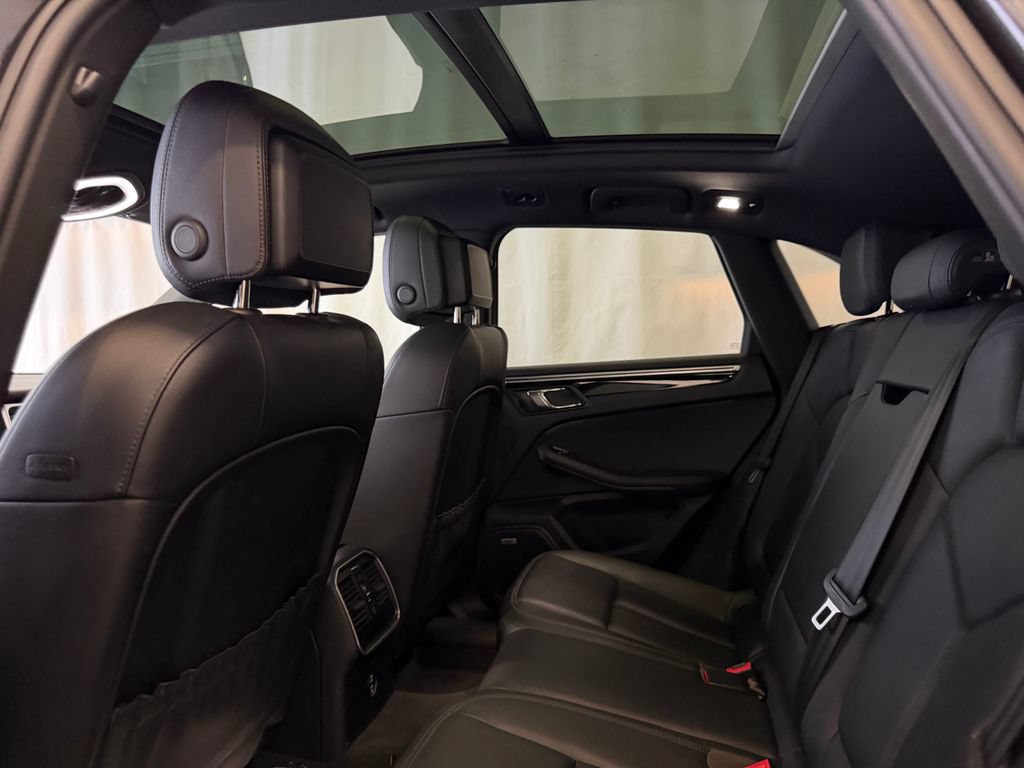 Certified 2021 Porsche Macan AWD/4WD image 24