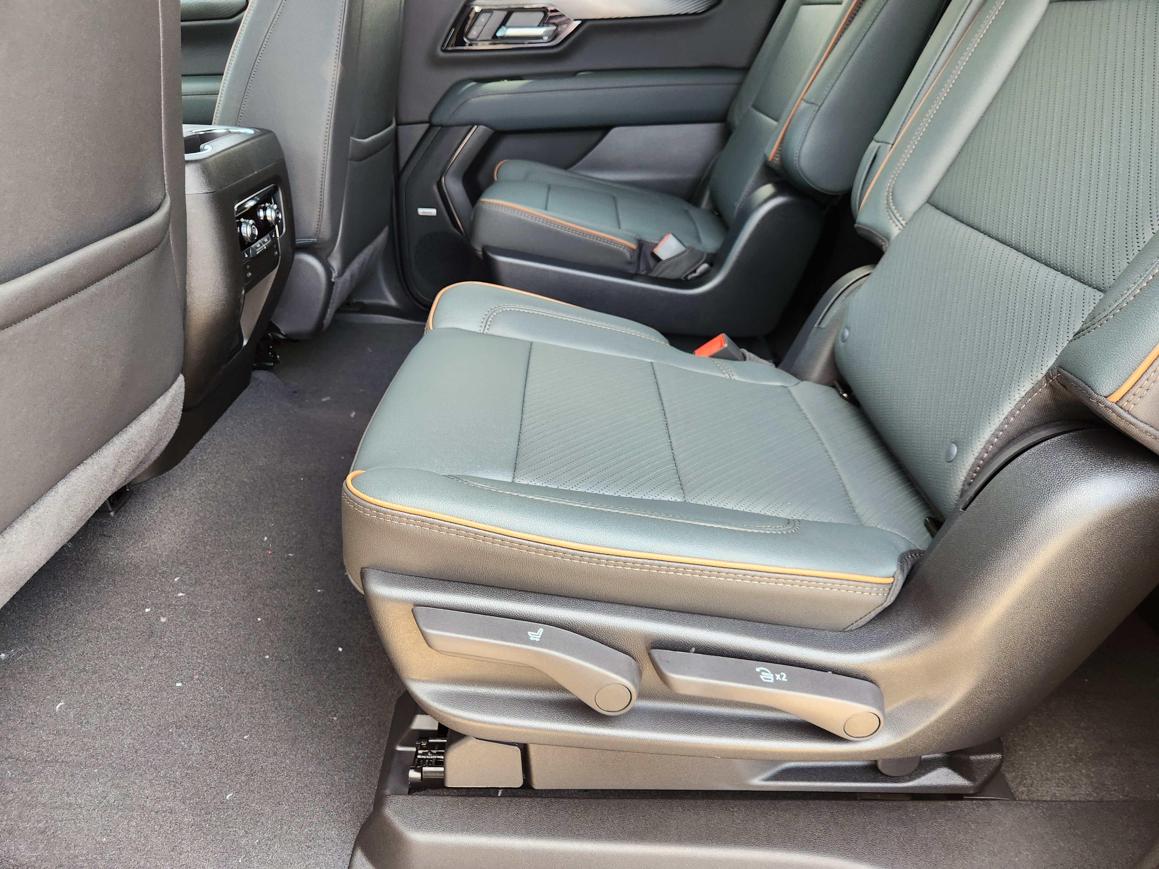 New 2026 GMC Yukon XL AT4 w/ AT4 Premium Package AWD/4WD image 20