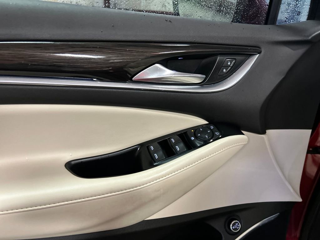 Used 2023 Buick Enclave Essence w/ Sport Touring Edition image 13