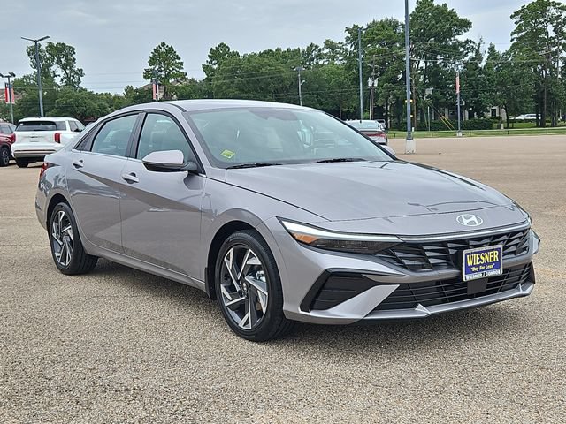 Used 2025 Hyundai Elantra Limited FWD image 5