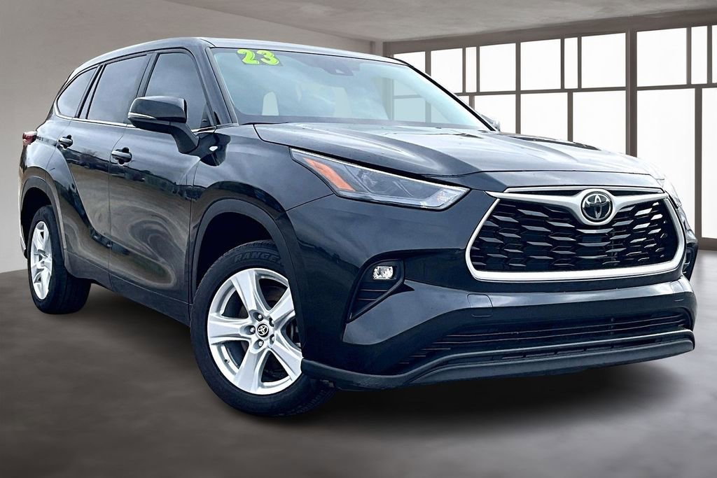 Used 2023 Toyota Highlander L image 3