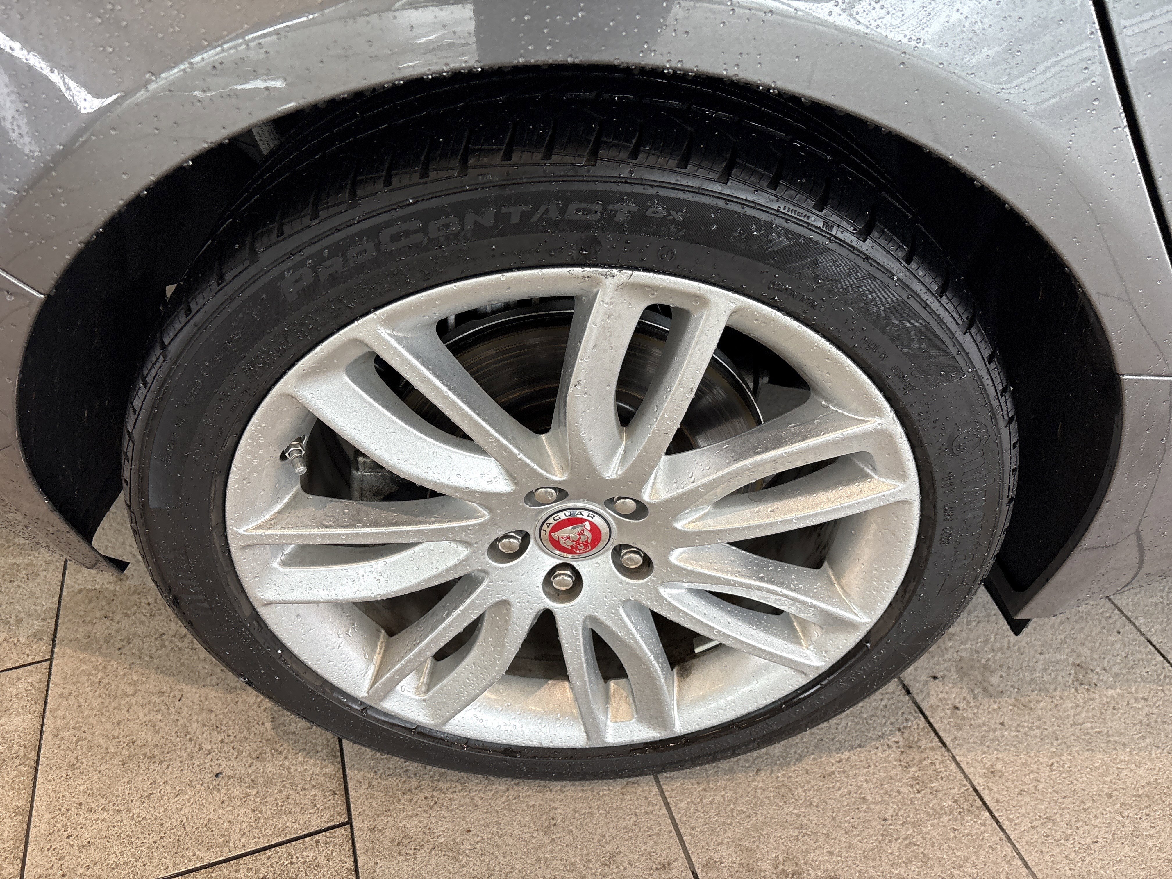 Used 2017 Jaguar XF Prestige image 16