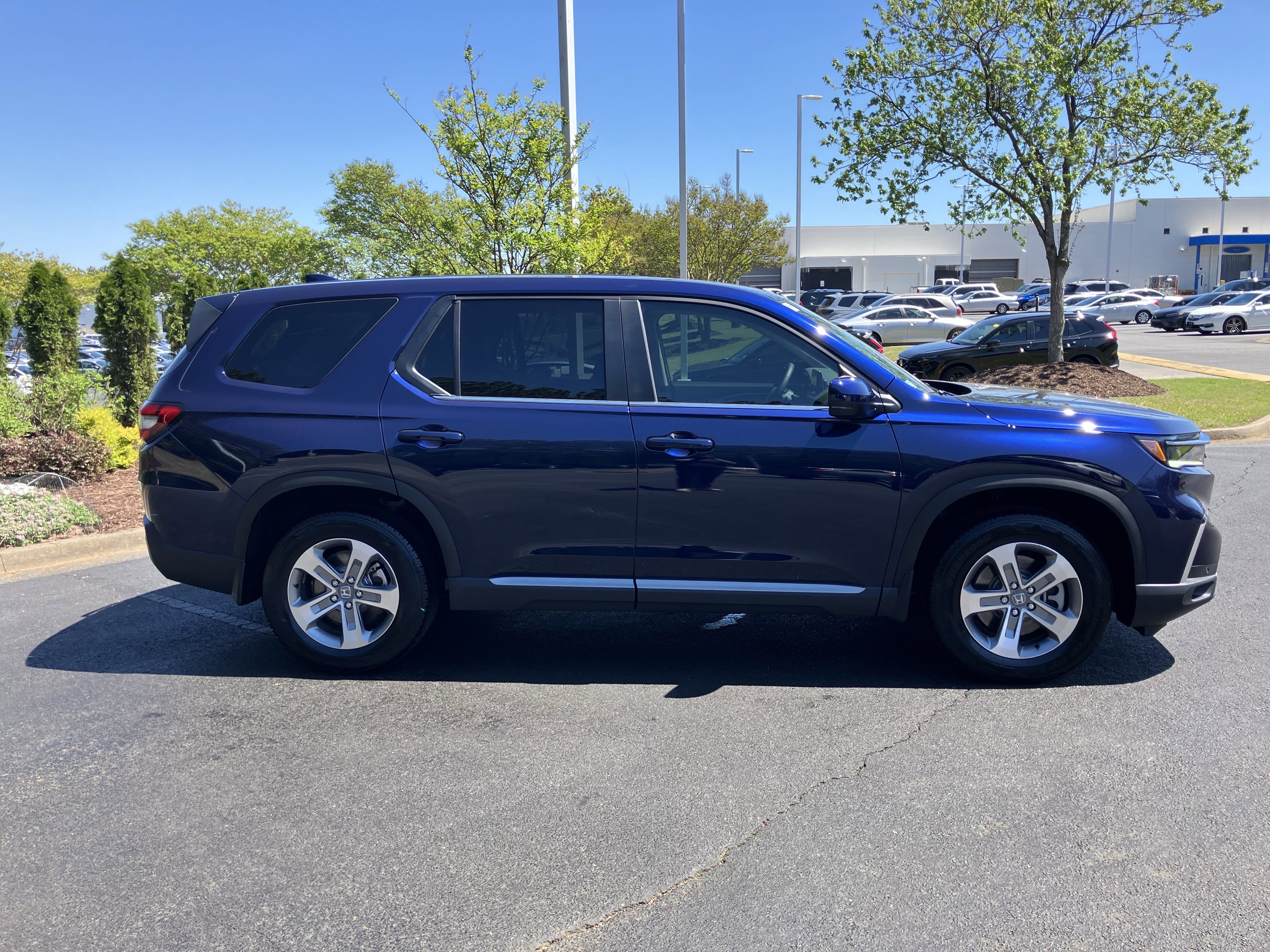 Used 2025 Honda Pilot EX-L image 11