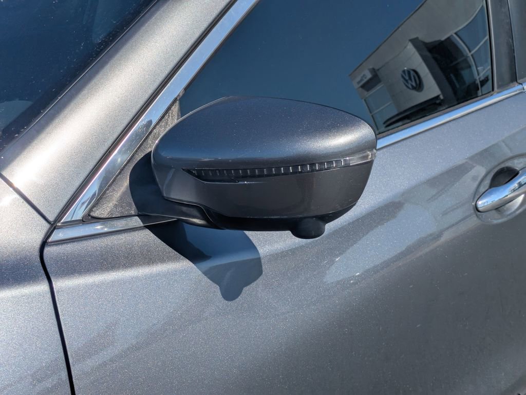 Used 2019 Nissan Rogue SV w/ Premium Package image 13