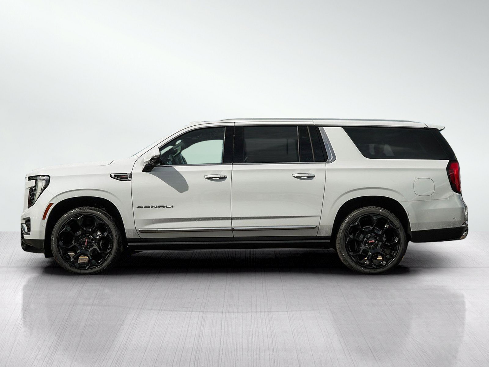 New 2026 GMC Yukon XL Denali w/ Denali Reserve Package AWD/4WD image 4