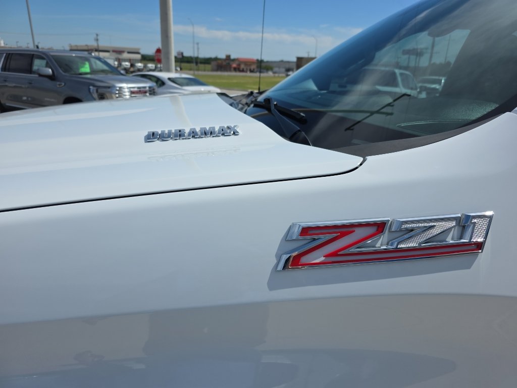 Used 2021 Chevrolet Silverado 1500 LT w/ Z71 Off-Road Package AWD/4WD image 6