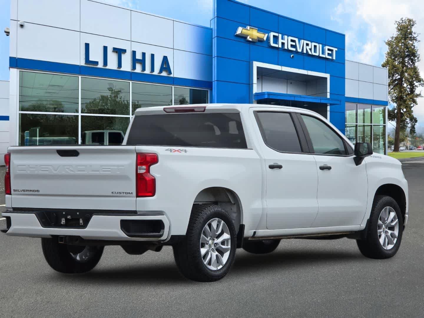 Used 2022 Chevrolet Silverado 1500 Custom AWD/4WD image 2