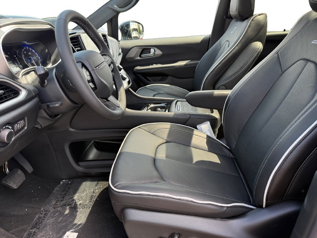 New 2027 Chrysler Pacifica Limited AWD/4WD image 9