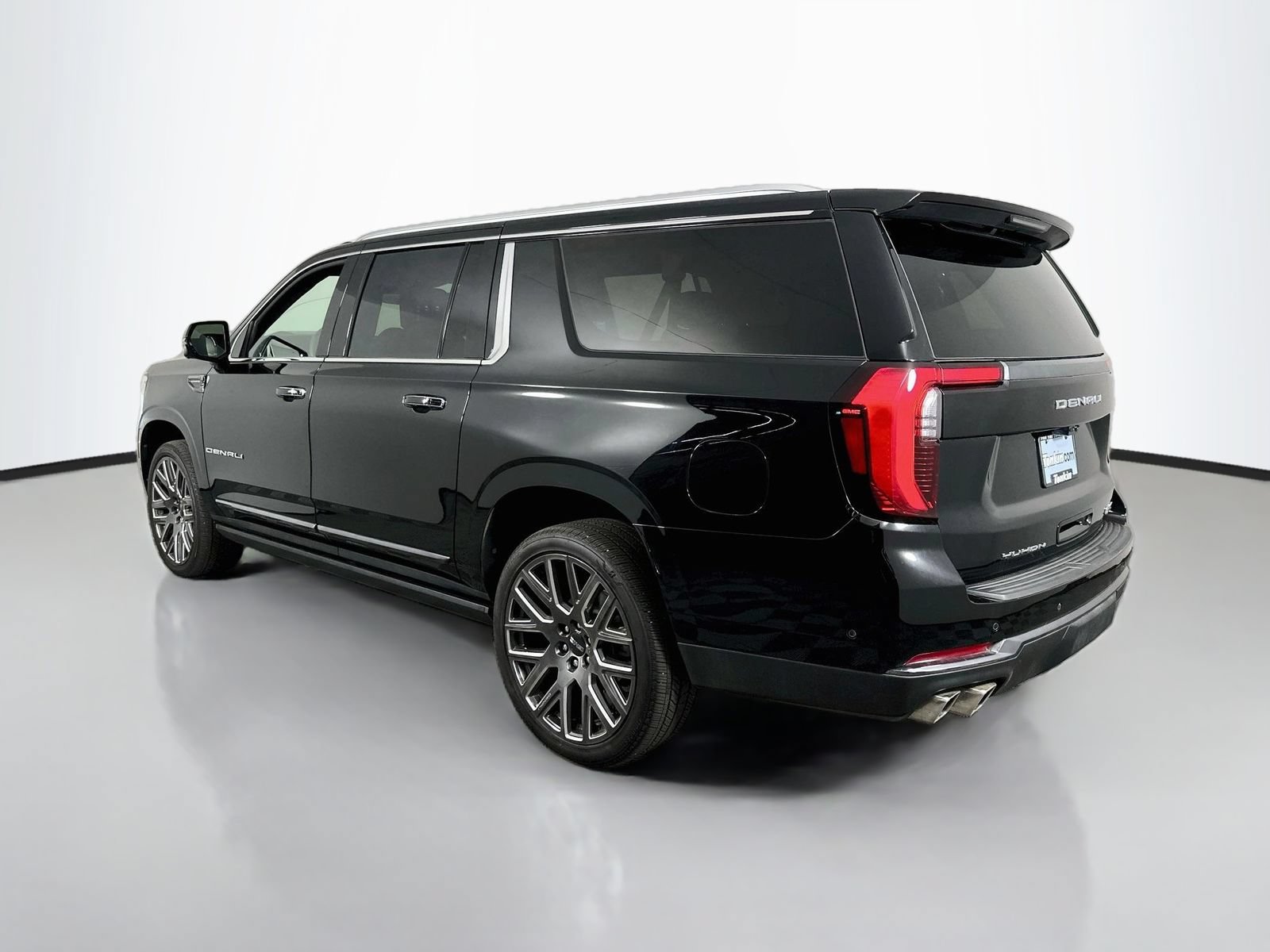 Used 2025 GMC Yukon XL Denali Ultimate AWD/4WD image 6
