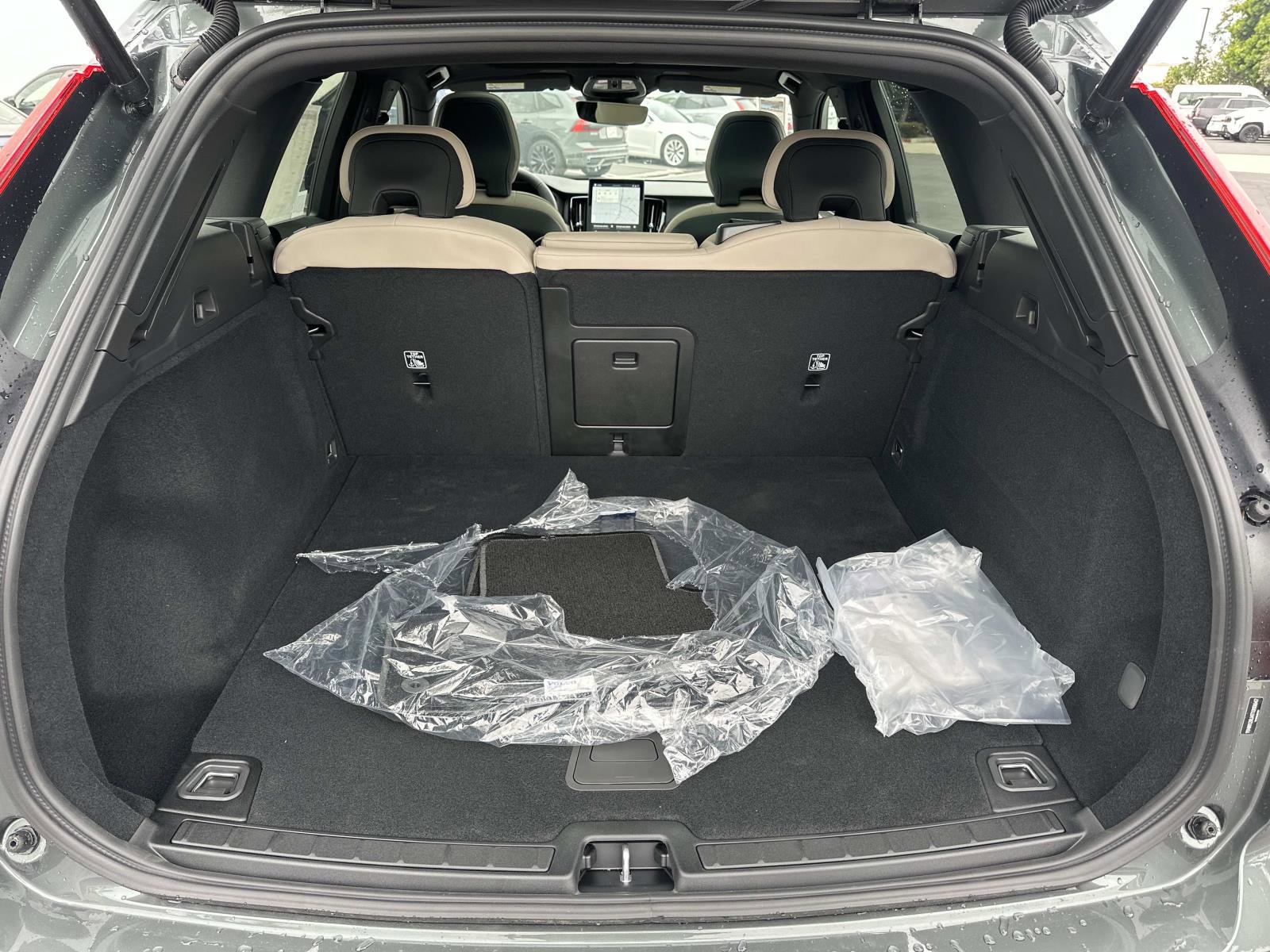 New 2026 Volvo XC60 B5 Core w/ Climate Package AWD/4WD image 18