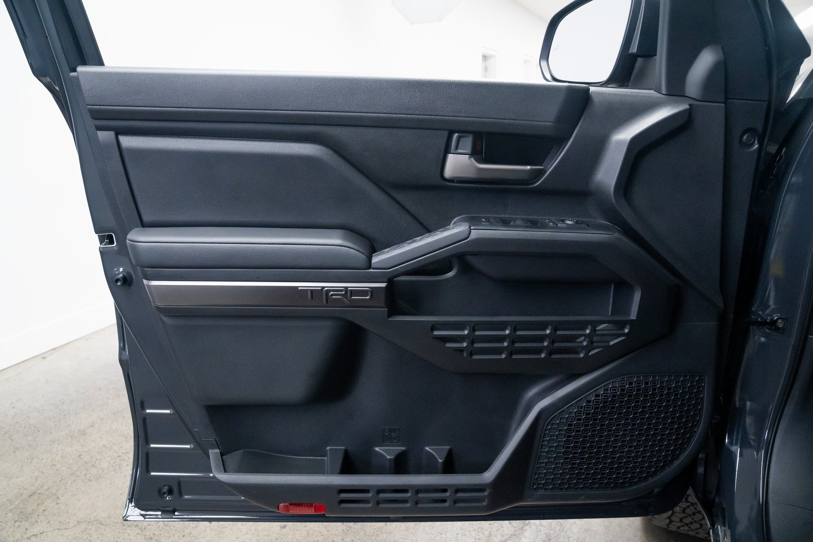 Used 2025 Toyota Tacoma TRD Off-Road image 15