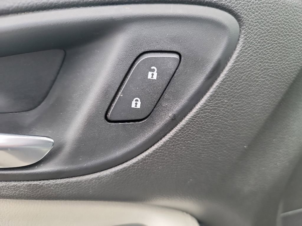 Used 2020 Buick Encore GX Preferred w/ Cold Weather Comfort Package FWD image 11