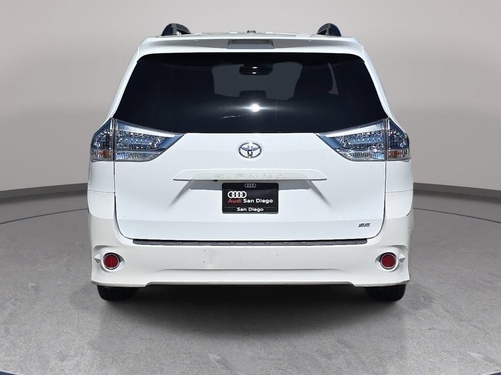 Used 2017 Toyota Sienna SE Premium FWD image 7