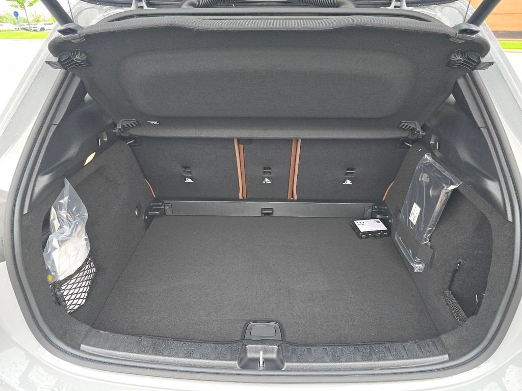 New 2026 Mercedes-Benz GLA 35 AMG 4MATIC image 18