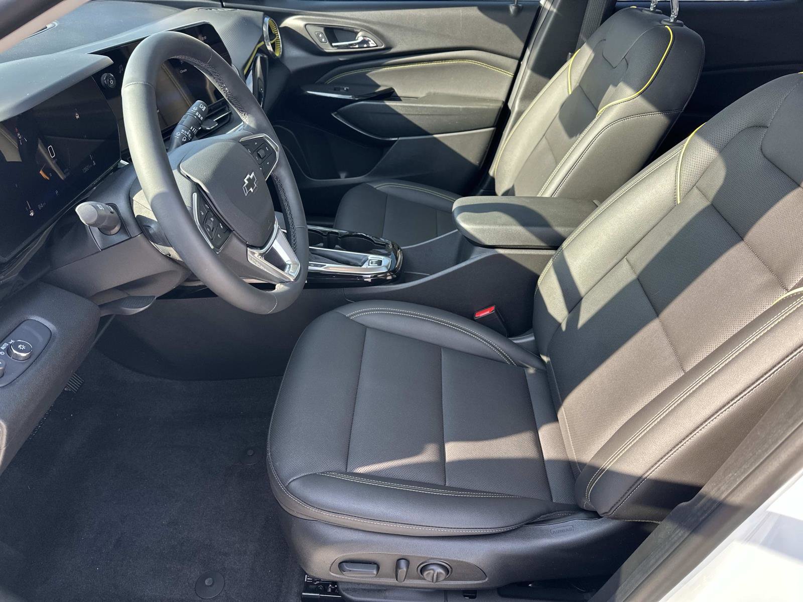 Used 2025 Chevrolet Trax ACTIV w/ Sunroof Package image 18