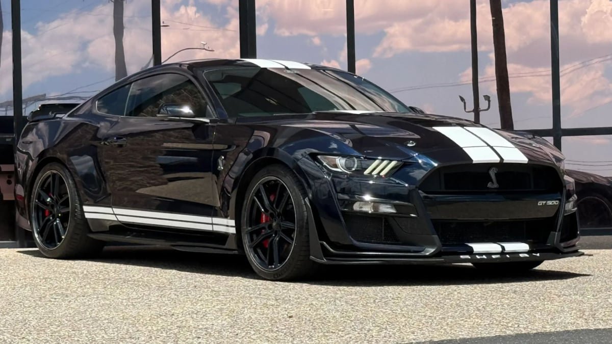 Used 2021 Ford Mustang Shelby GT500 w/ Technology Package RWD image 17