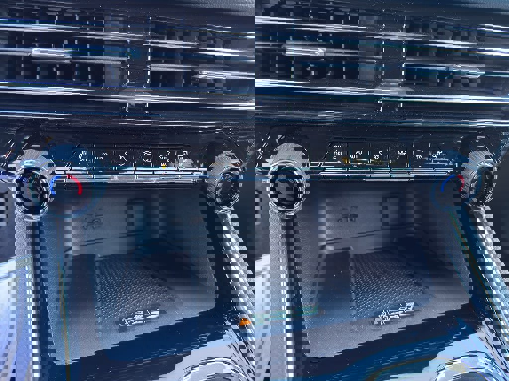 New 2026 Chevrolet Traverse LT image 14