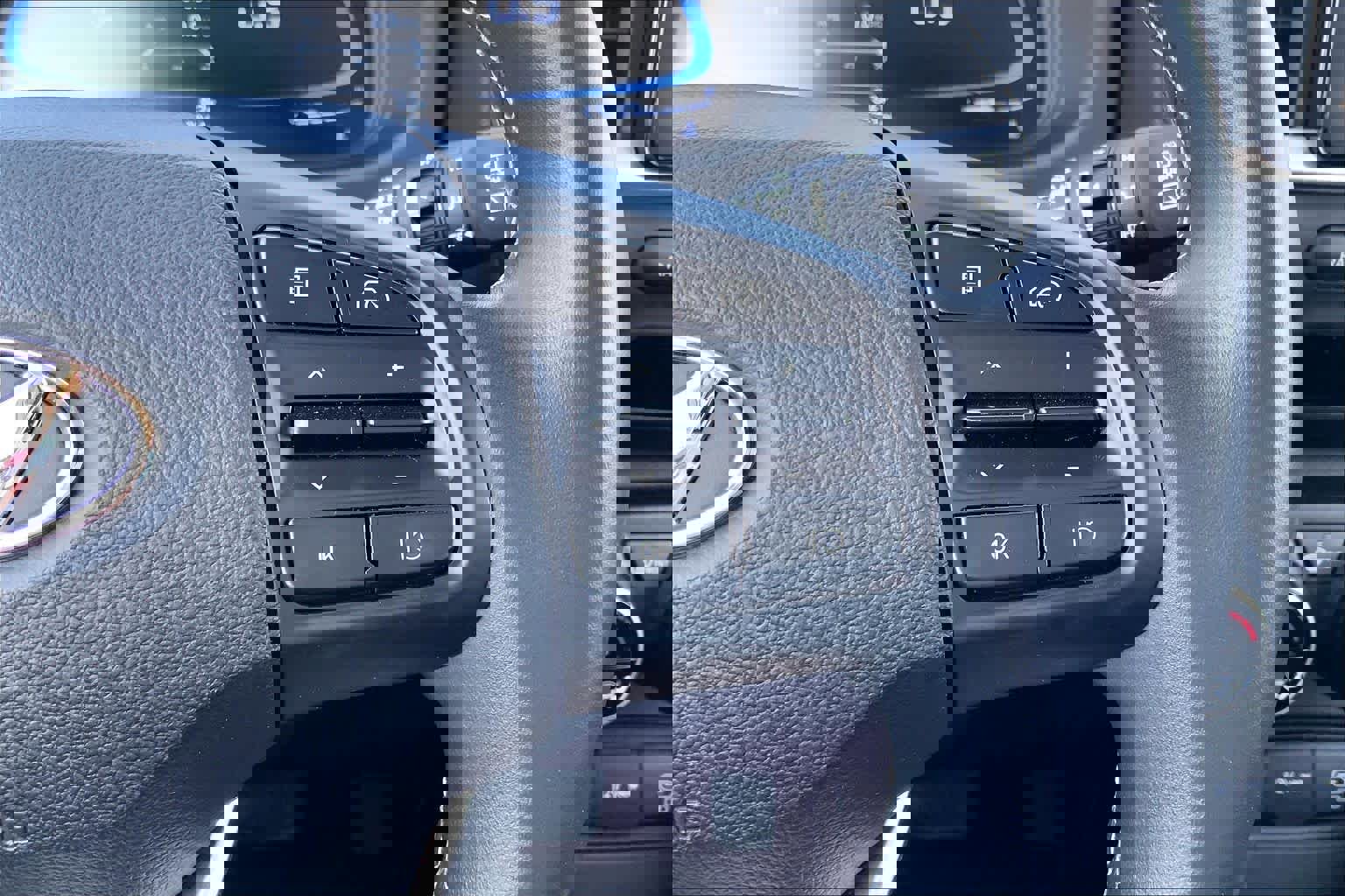 Used 2025 Hyundai Venue SEL FWD image 25