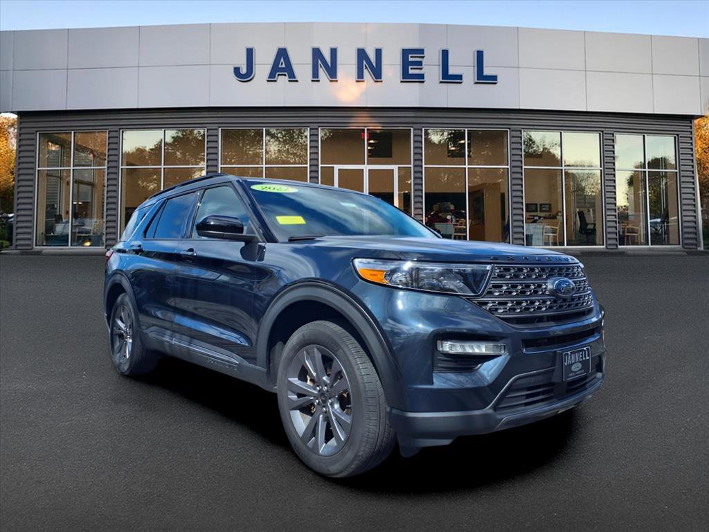 Used 2022 Ford Explorer XLT w/ Equipment Group 202A image 3