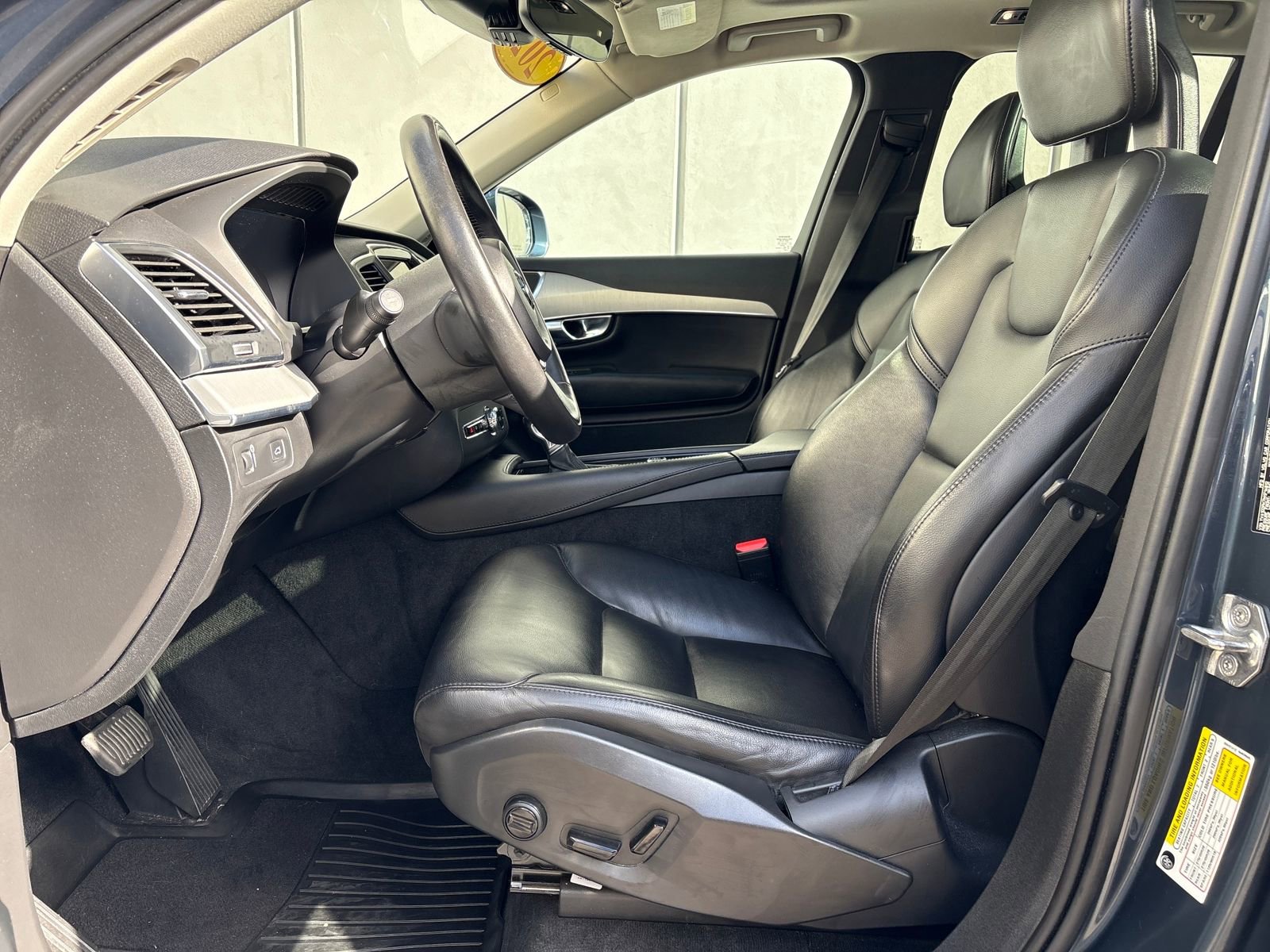 Used 2021 Volvo XC90 T5 Momentum w/ Climate Package image 10