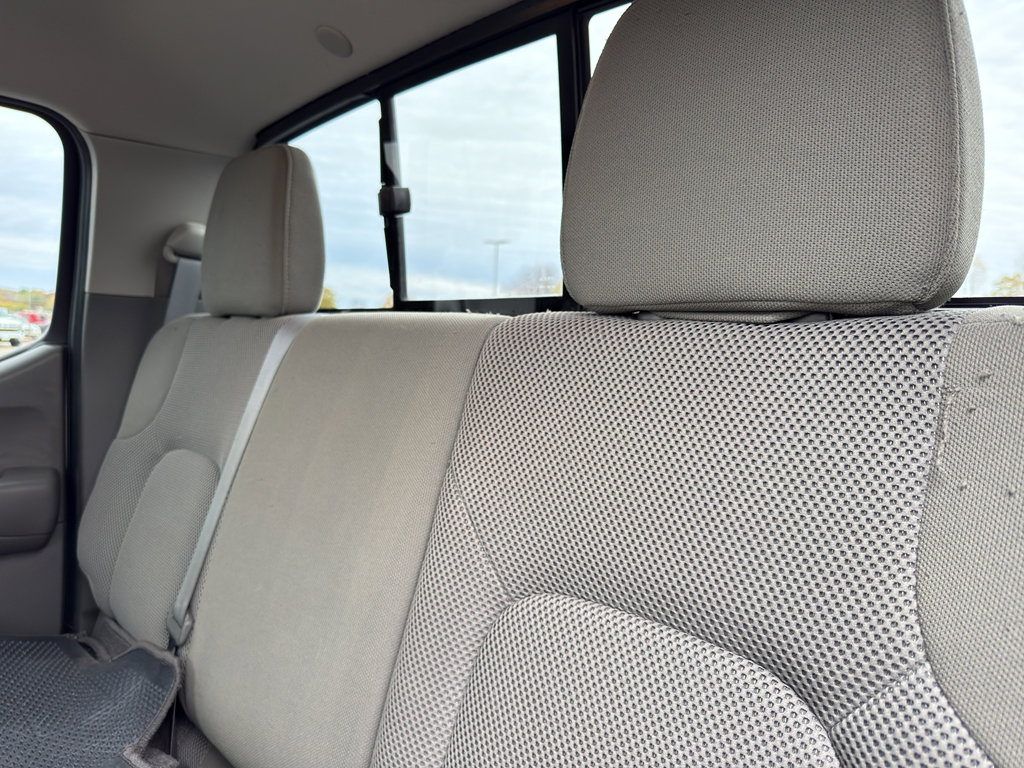 Used 2019 Nissan Frontier SV image 34