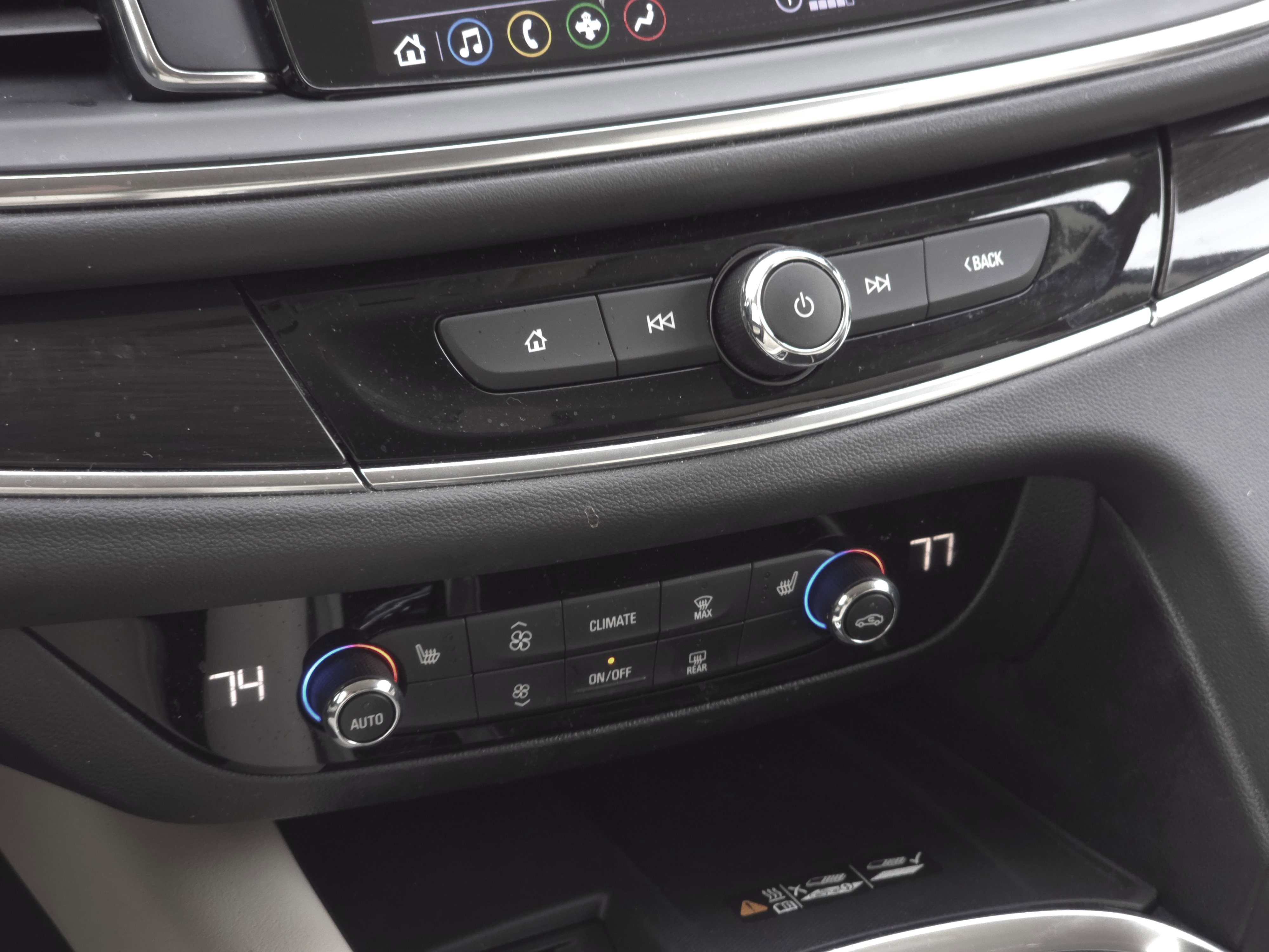 Used 2023 Buick Enclave Essence image 16