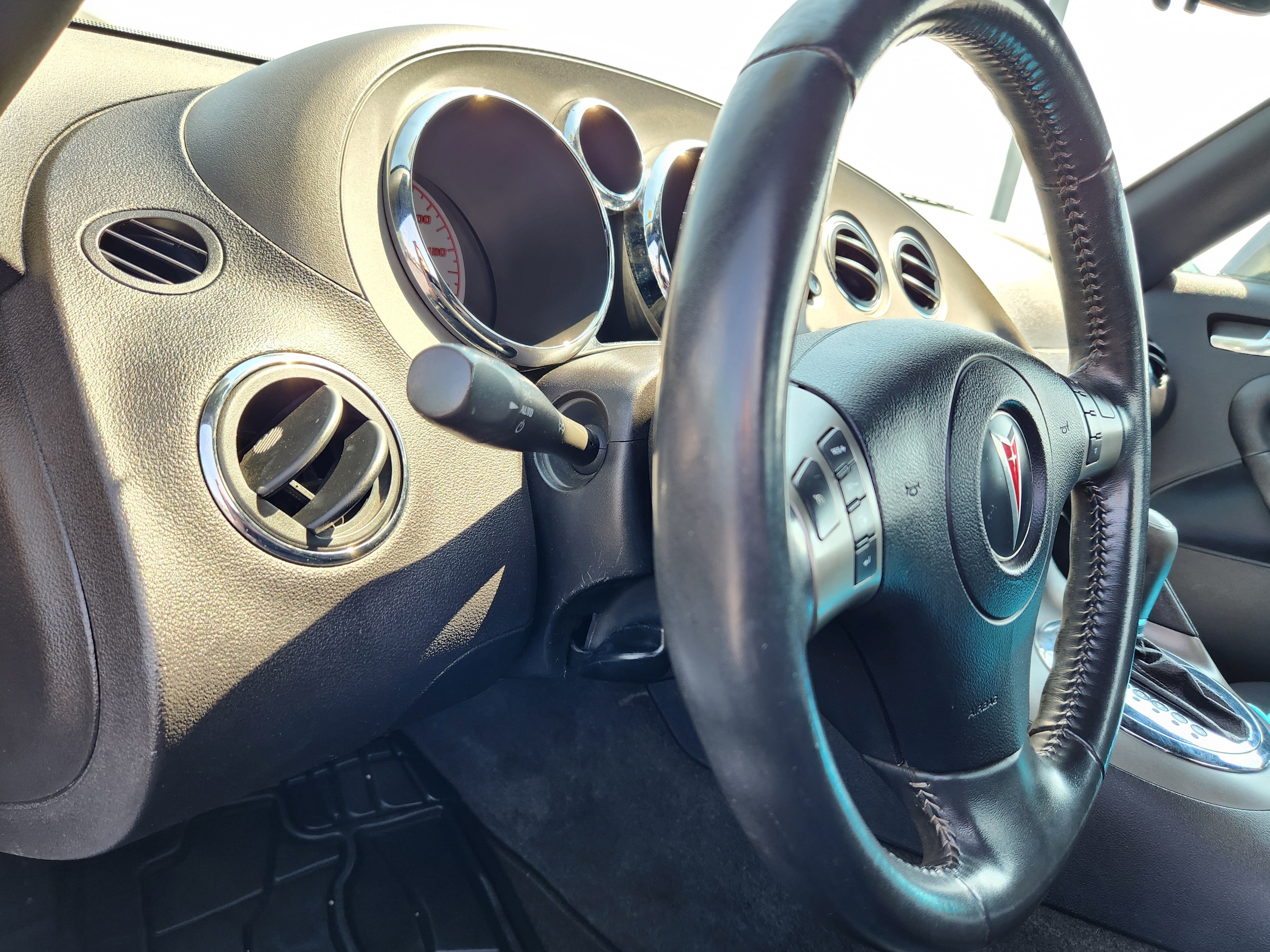 Used 2007 Pontiac Solstice Convertible w/ Premium Package RWD image 19