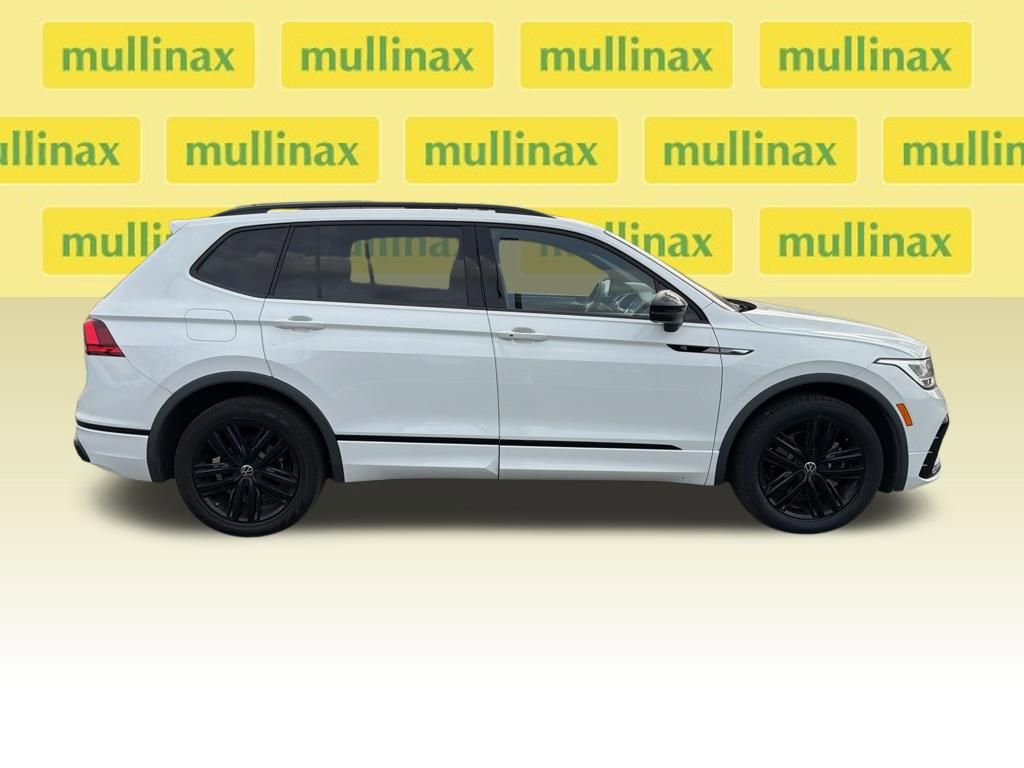 Used 2022 Volkswagen Tiguan SE R-Line image 11