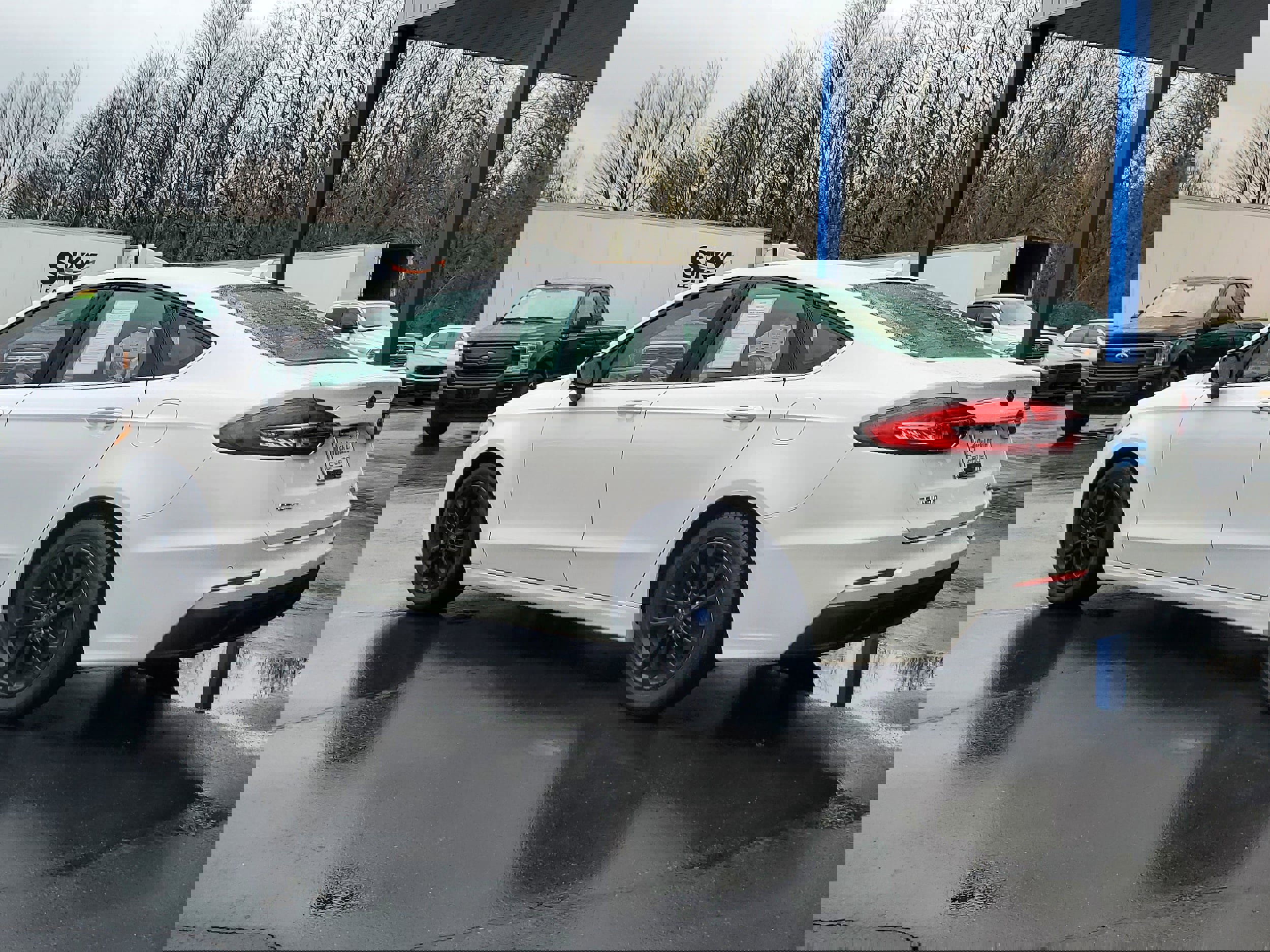 Used 2020 Ford Fusion SE image 3