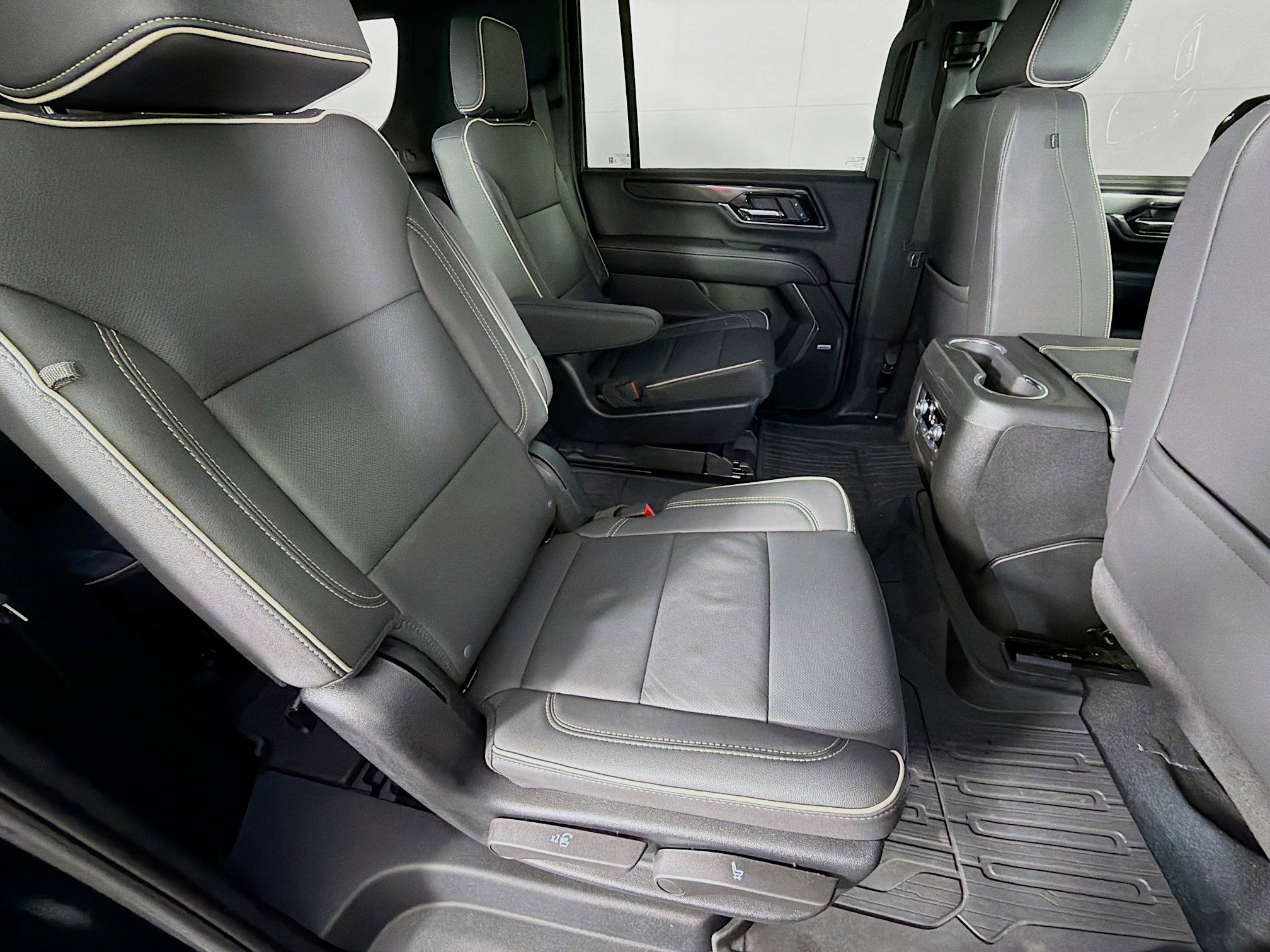 Used 2025 GMC Yukon XL Elevation image 29