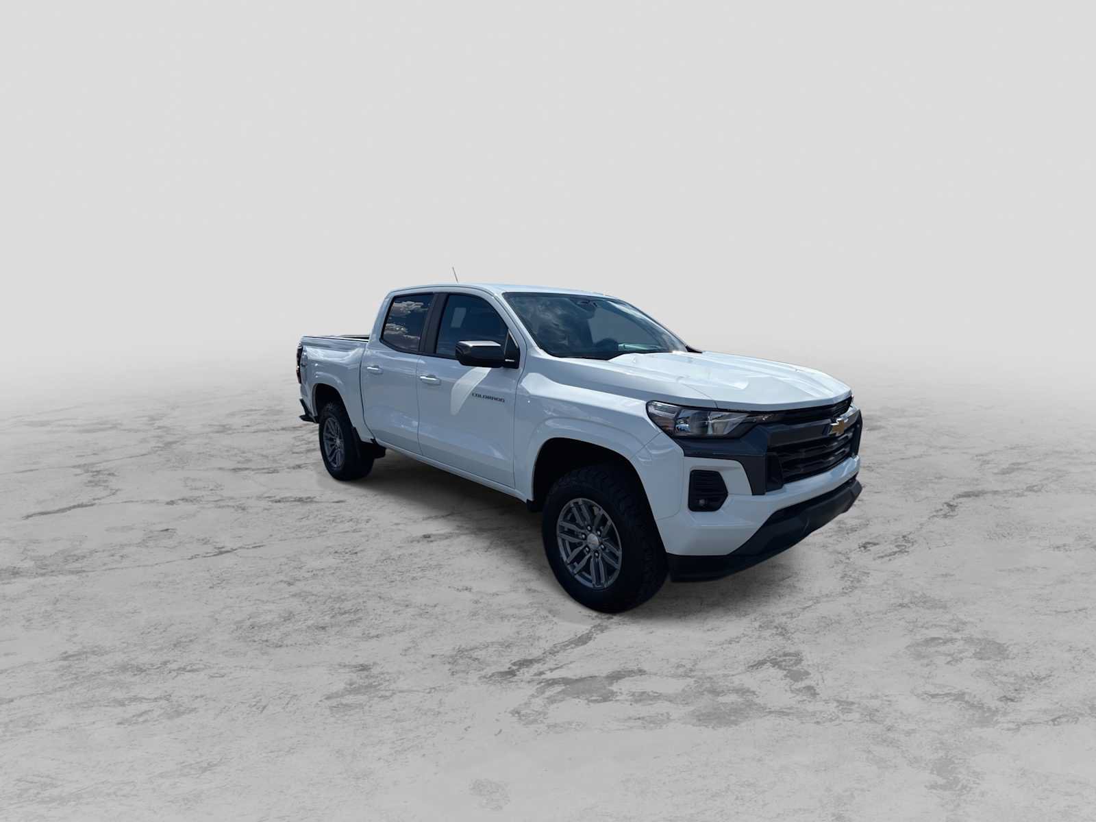 Used 2024 Chevrolet Colorado LT w/ LT Convenience Package II AWD/4WD image 2