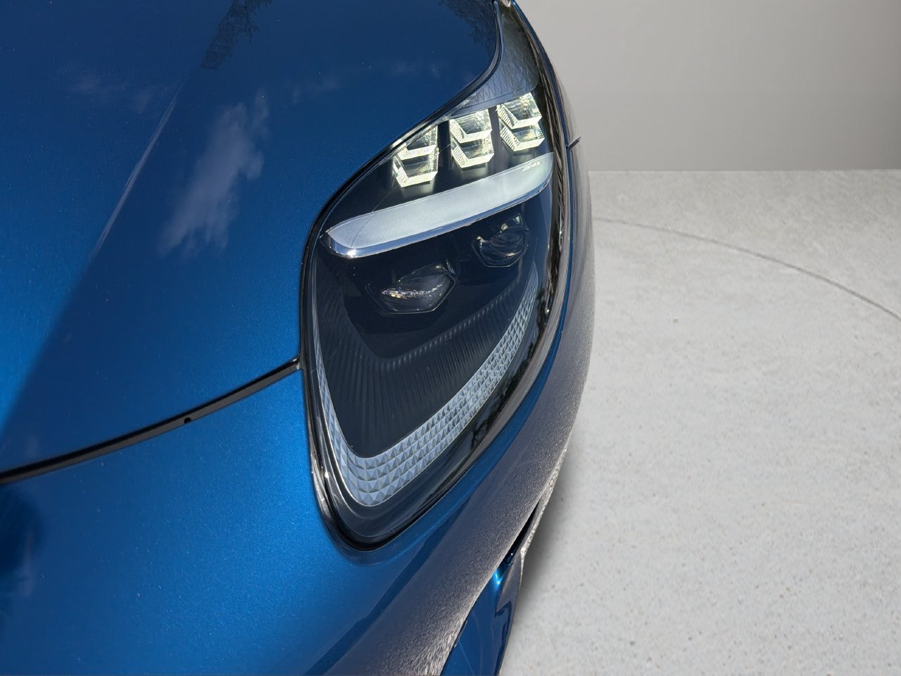 Used 2024 Aston Martin DB12 Coupe RWD image 16