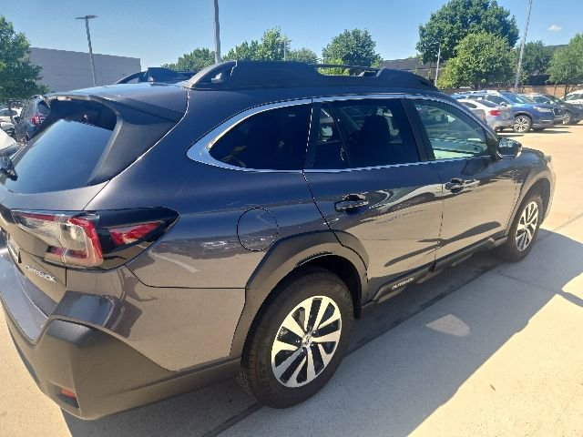 Used 2024 Subaru Outback Premium AWD/4WD image 3