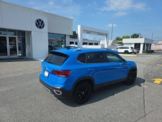Certified 2023 Volkswagen Taos SE w/ Black Wheel Package FWD image 3