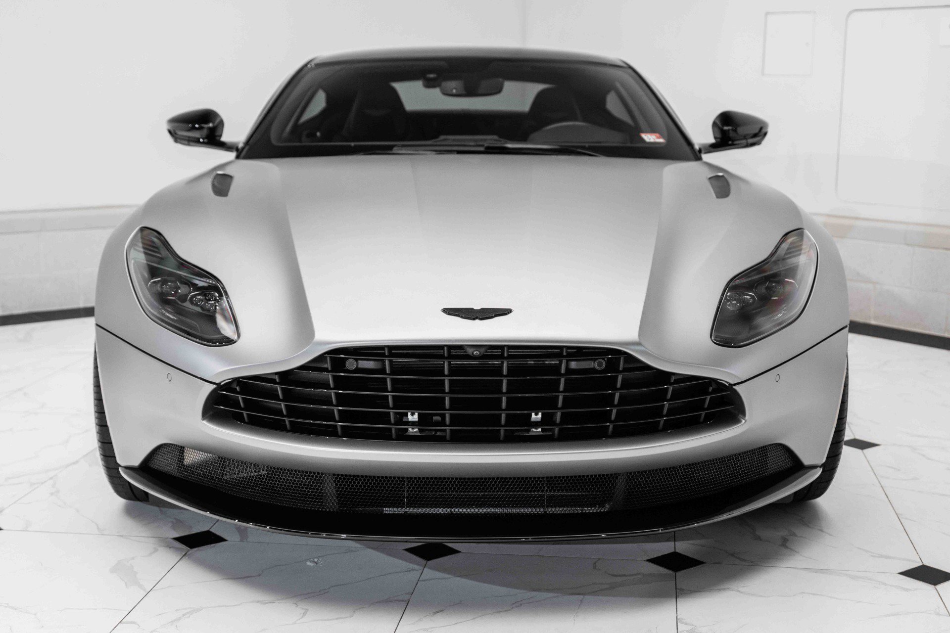 Used 2023 Aston Martin DB11 Coupe image 5