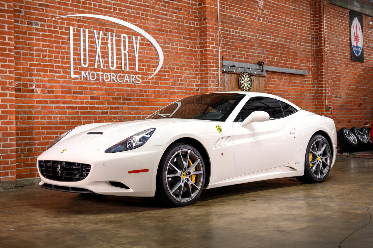 Used 2014 Ferrari California image 2