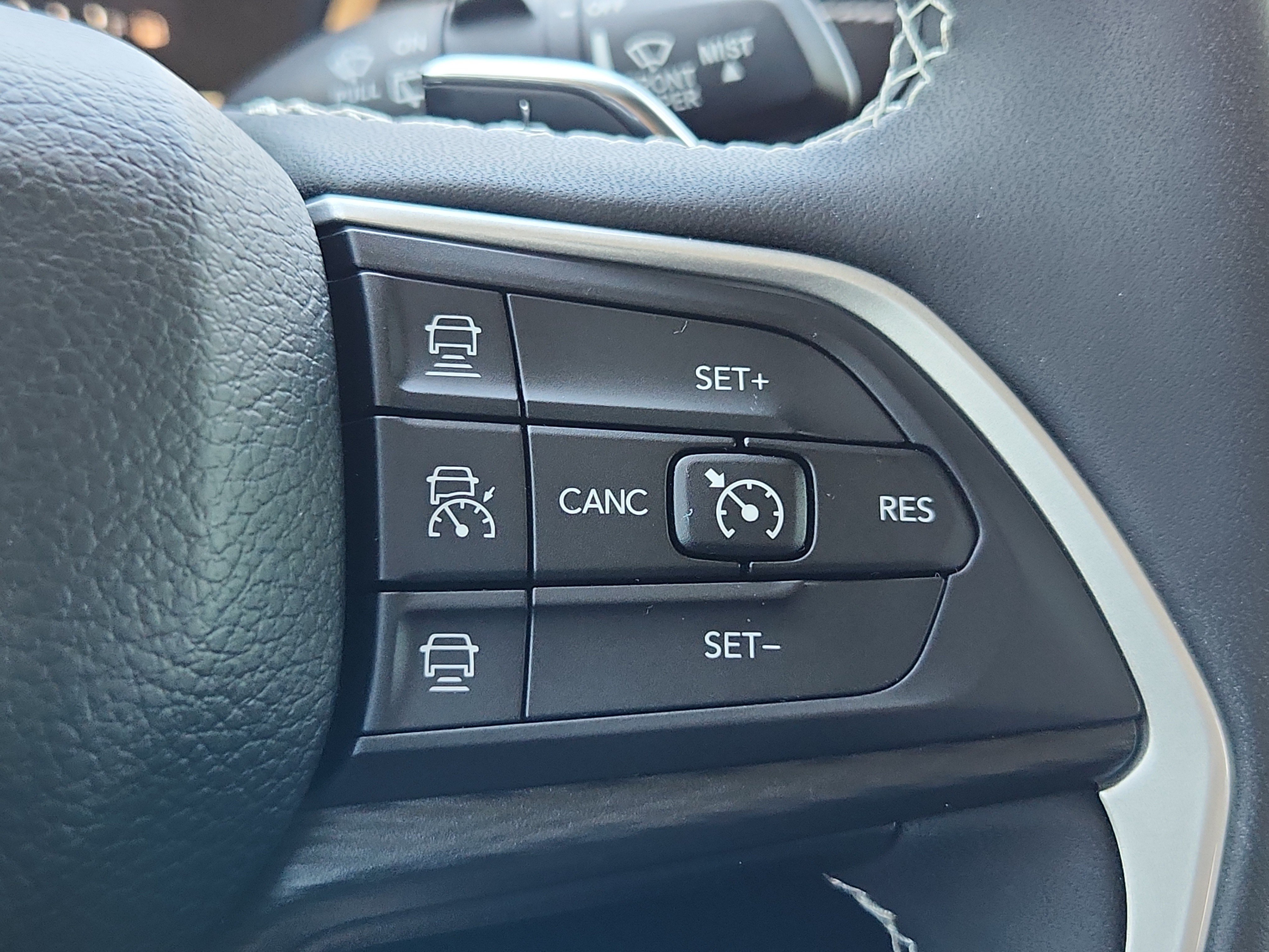 Used 2023 Jeep Grand Cherokee Laredo AWD/4WD image 24