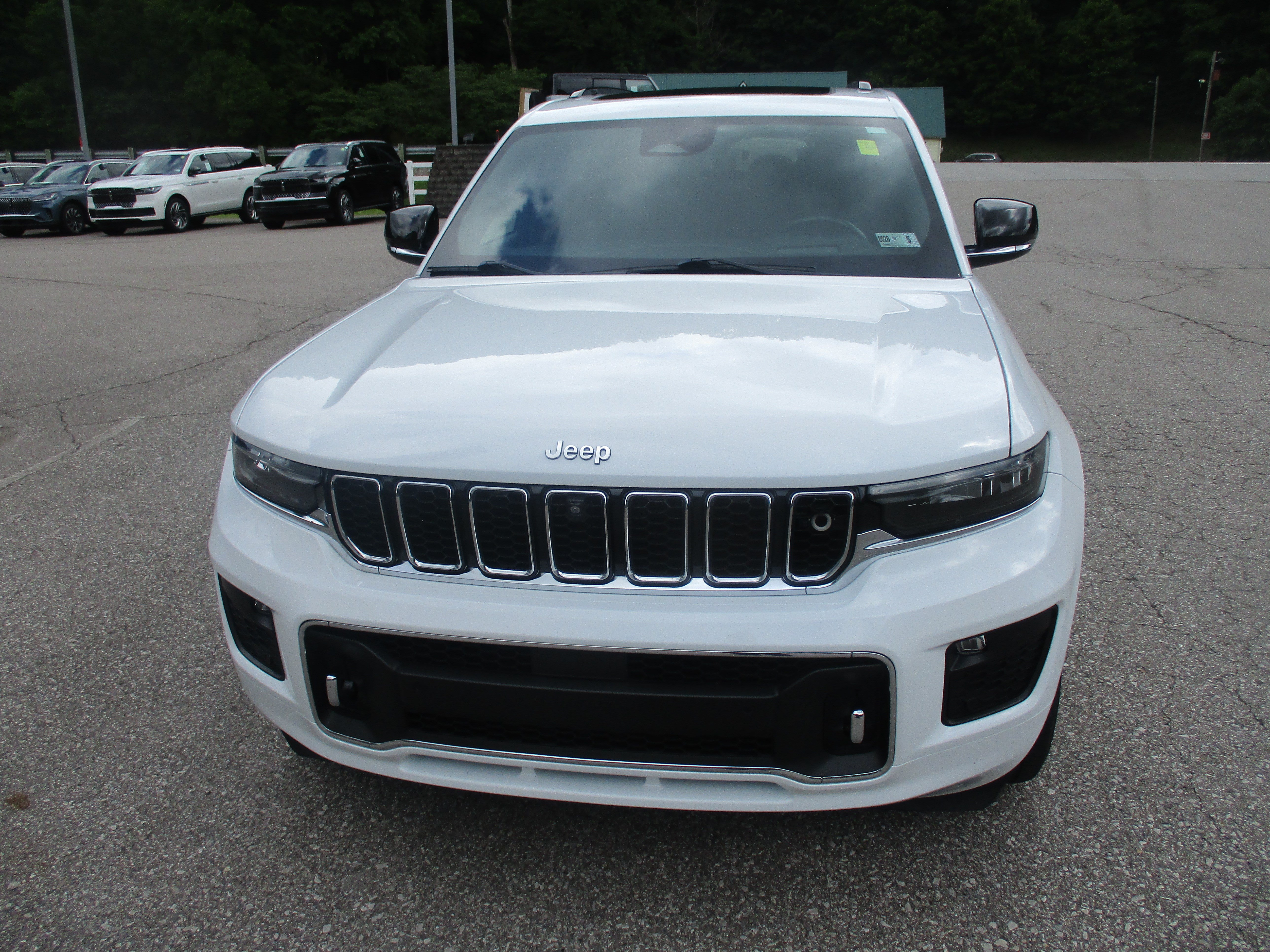 Used 2022 Jeep Grand Cherokee L Overland w/ Advanced Protech Group III AWD/4WD image 9