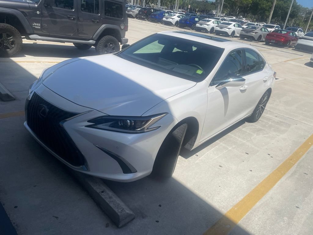 Used 2024 Lexus ES 300h w/ Premium Package FWD image 5